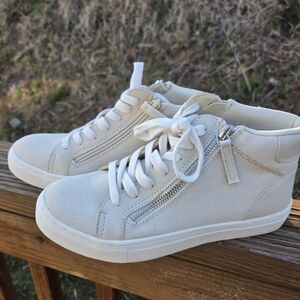 Universal Thread Women's Cream High-Top Sneakers
